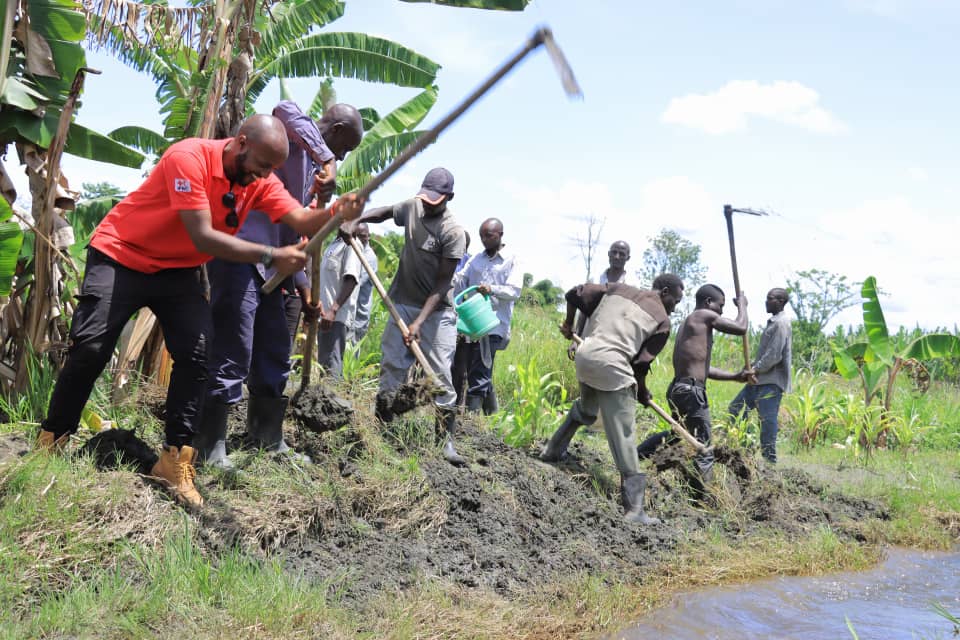UgandaRedCross's tweet photo. Simulation conducted in the villages of Kivengenyi and Kabuga, all in Karusandara Parish, Kasese District.

Data from the Uganda National Meteorological Authority (UNMA), indicates that in 10 days time, areas of Kasese district are likely to flood due to the ongoing heavy rains. https://t.co/hamgQ3Wwmk