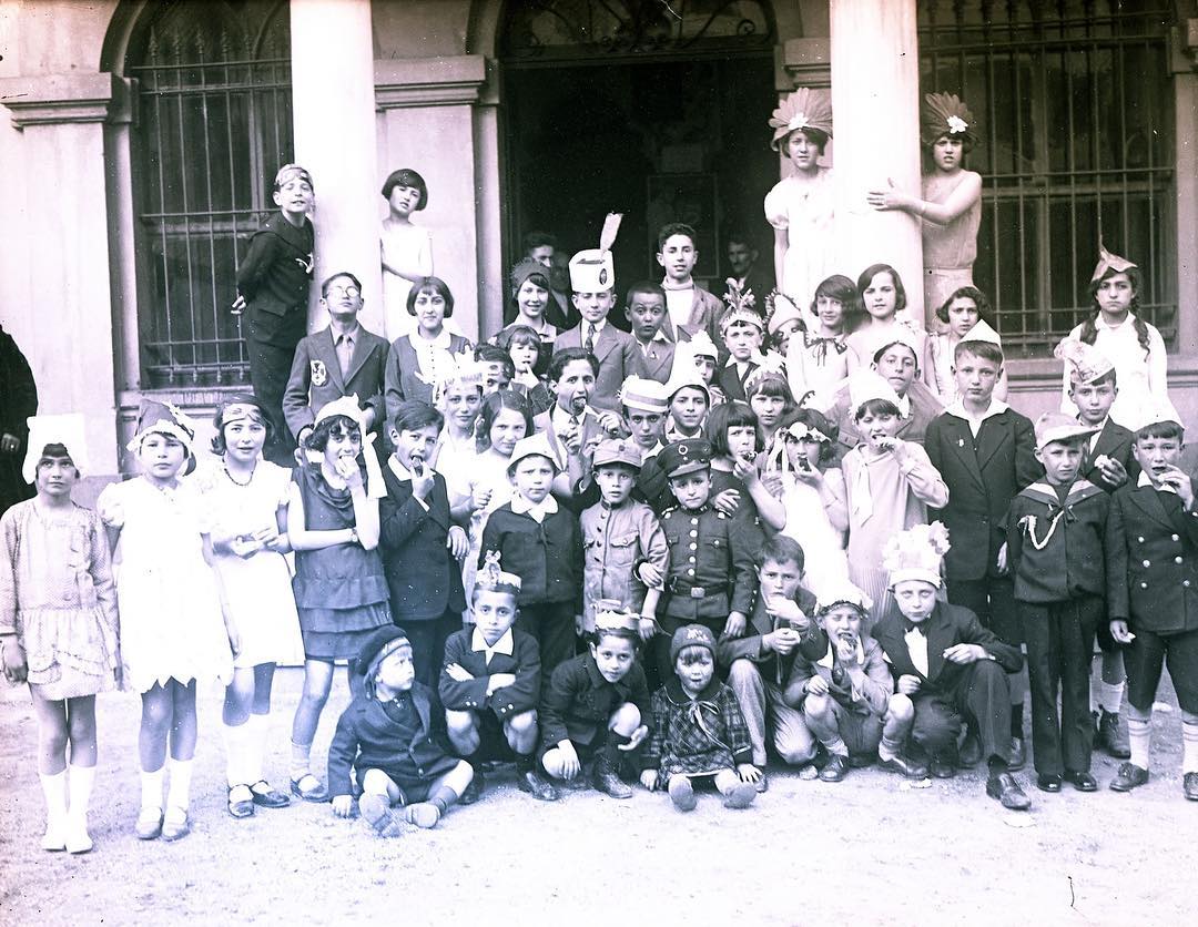 23 Nisan 1929'da "Çocuk Haftası" kutlamalarında Türk Ocağı bahçesinde çocuklar... 

Ulusal egemenliğin 103. yılı kutlu olsun, tüm çocukların geleceği umutlu olsun. 

#23NisanKutluOlsun