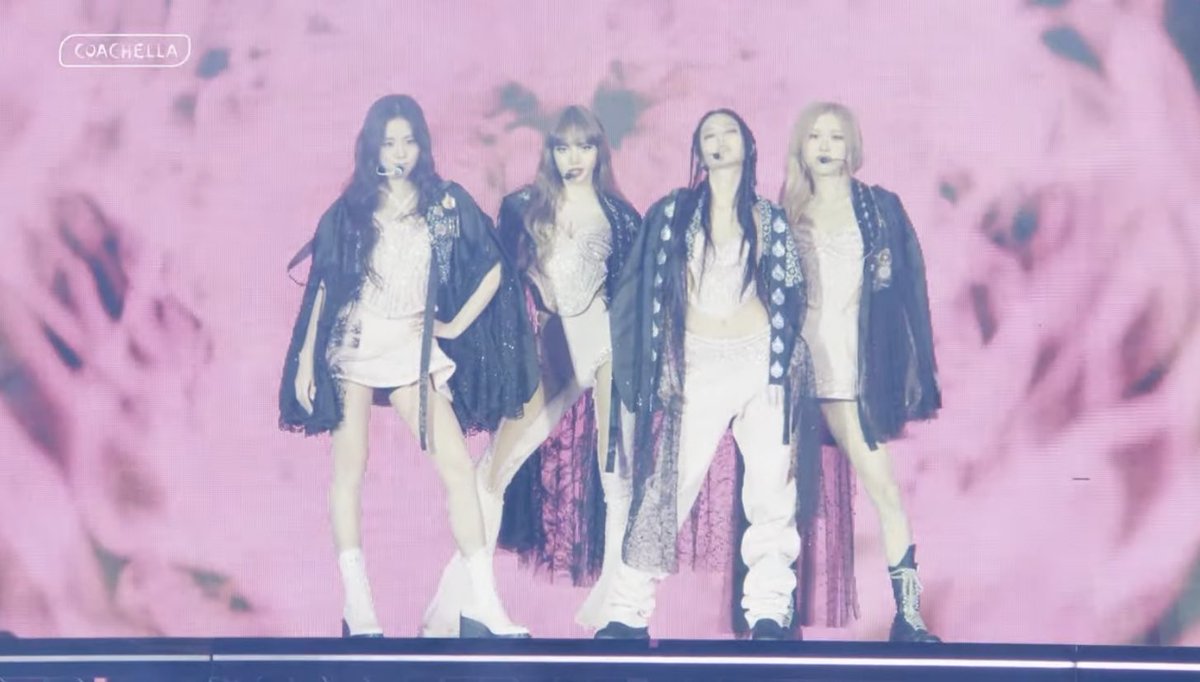 togejustvibin's tweet photo. Their outfits from week 1 to week 2 going from BLACK to PINK.  icons https://t.co/lopYghy1rr