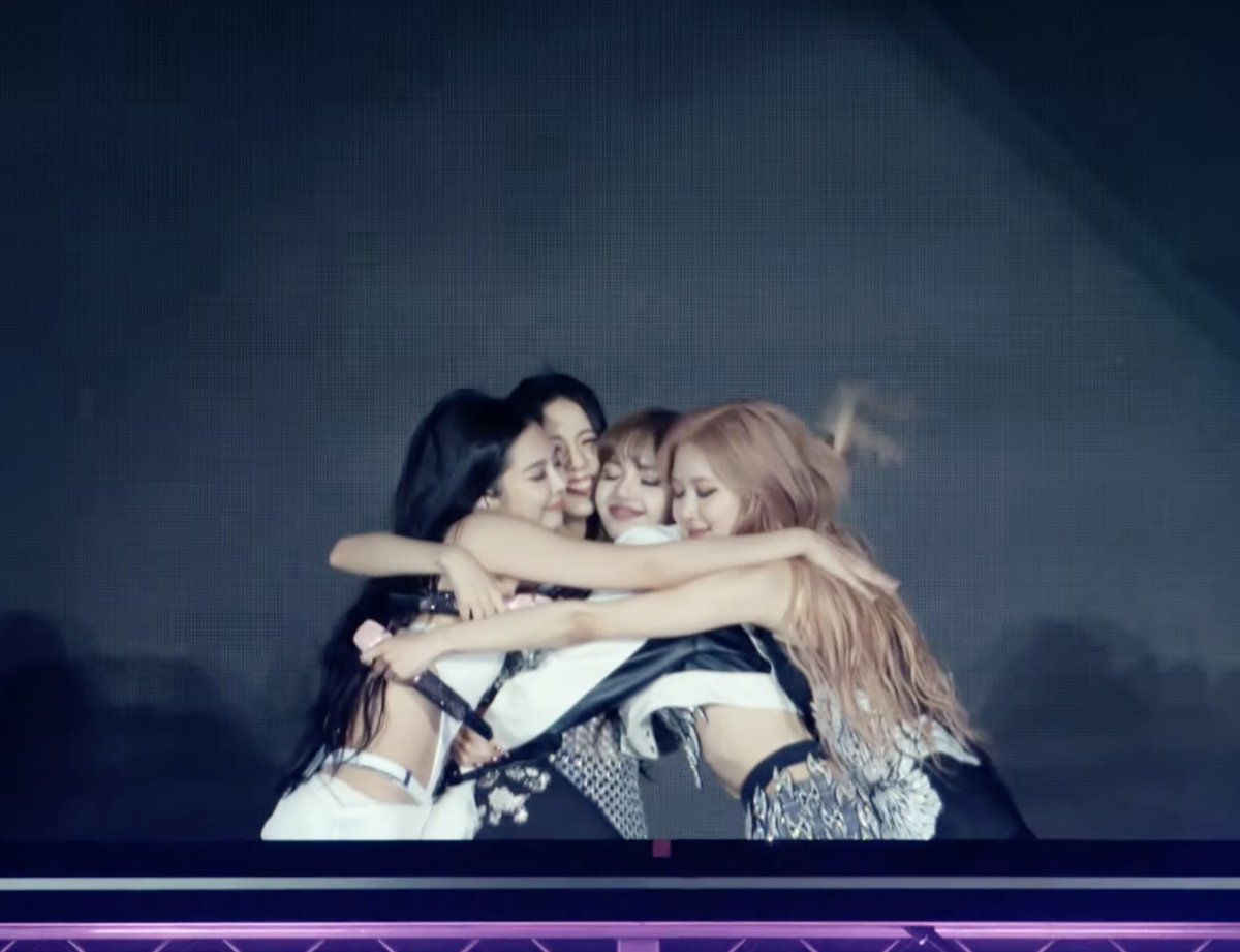 sunnysunlisa's tweet photo. they said you can only love one person unconditionally aside from your family, but why it is four?! 🥺😭🖤💖

PINKCHELLA IN YOUR AREA
#BLACKPINKxCoachella
#PINKCHELLA @BLACKPINK https://t.co/yg5Injhq8O