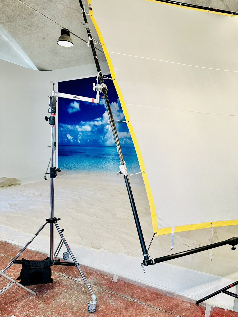 PatellidK4's tweet photo. Beach backstage #spazio36 https://t.co/KbiXscUMZw