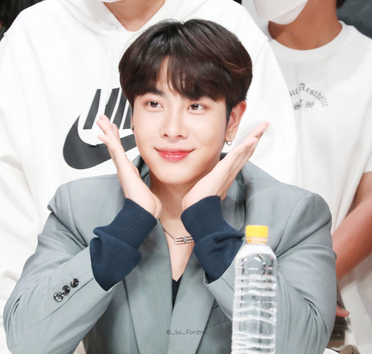 _Su_forem's tweet photo. 귀여운 아기 콩알이와 아이 컨텍트💗🤏👼
#EMfandayxSeoul 
#EMJDFandayxSEOUL  
#GMMTVFANDAY3 
#mixxiw @wixxiws https://t.co/VLWixoiNTc