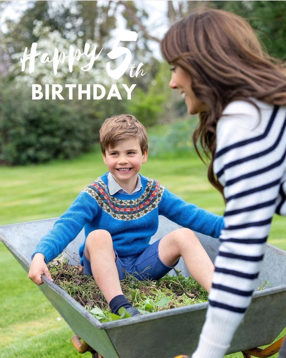 bubbles_84LR's tweet photo. Happy 5️⃣th birthday to HRH Prince Louis 🤴 🎉🎂 #royalbirthday #hrhprincelouis #birthdayboy #5today #KensingtonPalace #RoyalFamily https://t.co/mJLkf4Q8Pl