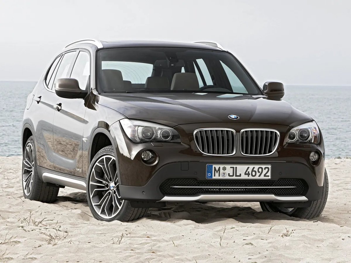 samatimemagari's tweet photo. 🚨BMW X1 aka Baby BMW SUV
.
Hii ni Crossover SUV, Tena ni subcompact Luxury cross over kutoka BMW..
.
Yani Baba Mama Watoto walitaka kupata SUV ndogo na luxury inayotumia mafuta vizuri..
.
Ndo X1 akazaliwa, saa andaa kifungua kinywa gonga RT then kaa nikupe madini ya hii gari.. https://t.co/Sf5q3oNKrZ
