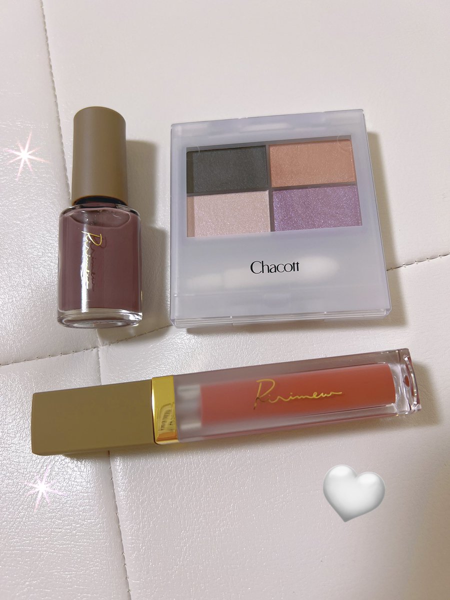 t_c_ft's tweet photo. リリミュウのリップがずっと欲しかったんだけど、昨日買い物に行ったら新色が出てて買えた🤍ついでにネイルポリッシュとチャコットのシャドウも買えてるんるんでした🥰かわいい🥰 https://t.co/tobmcy1APR