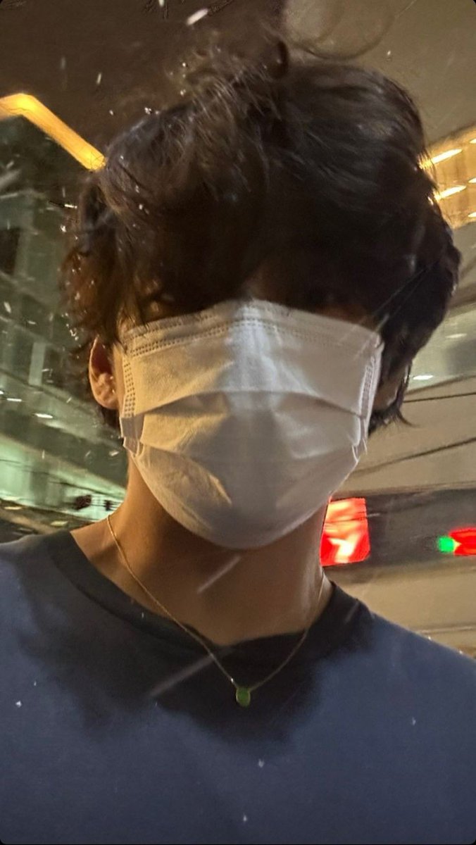 koogerrr's tweet photo. au kooktae | friends 
taehyung esta enamorado de su roomie, jungkook el cual es el típico que anda de chica en chica, lo peor para taehyung es que las lleva a la casa...

#kooktaeau #taekookau https://t.co/ogxoT5GVKN