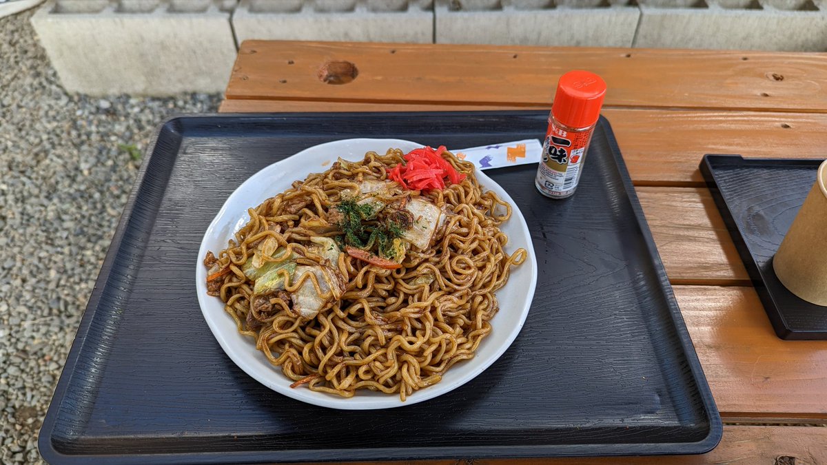 basser_flamer's tweet photo. エノボクをスルーして本日目的地へ。やっと焼きそばたけうち食べれた。350円なんて嬉しい限り。うまうま。至近の桶川飛行学校へ。元陸軍の飛行学校分教場。しっかり復元されていて色々��えさせられます。
#サイクリング https://t.co/O6G9AAmfH4