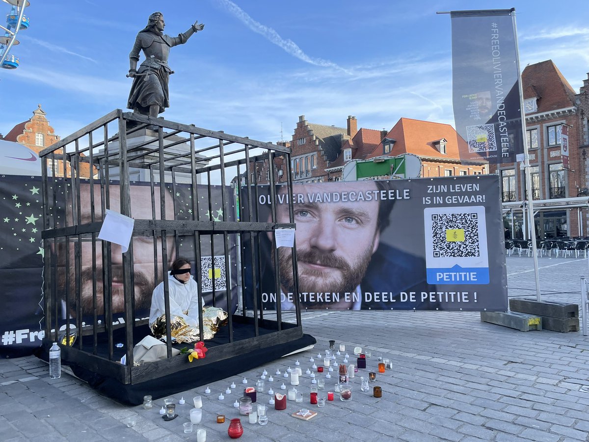 FreeOlivierVDC's tweet photo. Olivier is still watching over Manon but they both remain locked up for now. Support Manon’s action by writing a letter to #BeGov now ✍️ https://t.co/9tfmvJbkMm it’s time to #FreeOlivierVandecasteele bring it to Tournai till 6pm today or email it 🙏 #Belgium4Olivier #NotATarget https://t.co/pAmmkqrNCW