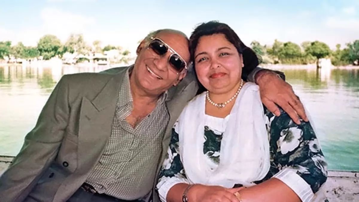 PritishNandy's tweet photo. With the passing of Pam Chopra ends yet another chapter of my life. Yash, Pam and I were friends and we spent some memorable evenings together at their wonderful Juhu home in the 80s. We first met when he came to my office in The Illustrated Weekly and asked if he could shoot some scenes of Mashaal in the printing press. Sure, I said, and thus began our friendship.