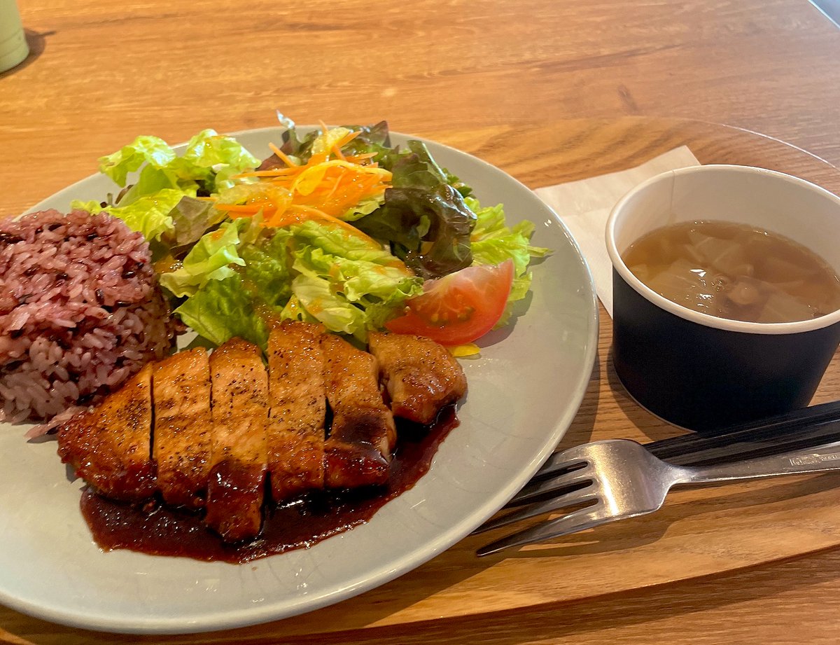 お野菜美味しかった～(めっちゃ近所のお野菜じゃん…)

都会に出てくると子連れ様、って言ってる人の気持ちがわかるな…(笑) https://t.co/smfHBIdDkC