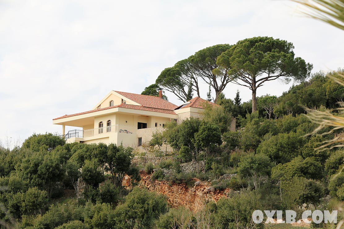 onefineart's tweet photo. Which houses do you prefer... Modern or Old Houses? Visit https://t.co/UEwoOzYnD7

#modern #old #oldvsmodern #modernvsold #houses #mylebanon #discoverlebanon #livelebanon https://t.co/1XOip3IUJp