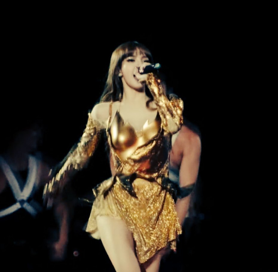 sasaayo1's tweet photo. ชุดเงิน ชุดทอง = ความปัง ความรวย ความตัวแม่แบบสับๆ

BOSSPINK LISA COACHELLA
#LisachellaReturns https://t.co/CisOaynDVy