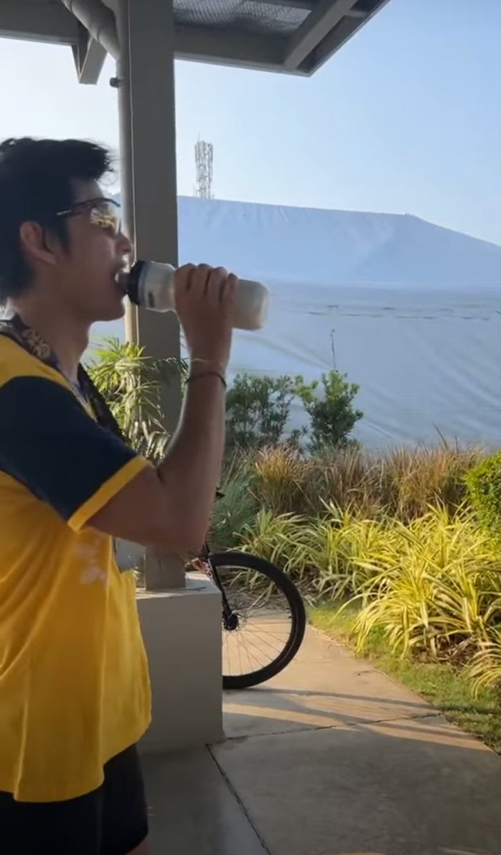donbelzpopular's tweet photo. sana tumbler nlng em HAHAHHAHAHAjk ang pogiiii!!

#DonnyPangilinan | #SunCyclePH https://t.co/VmAV8s1NSj
