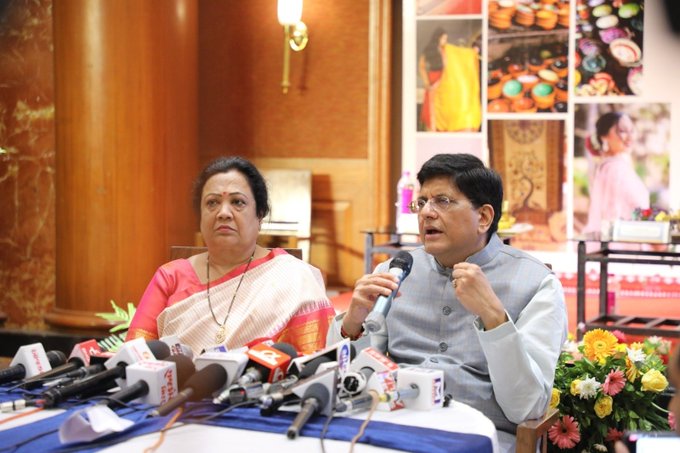 ddsahyadrinews's tweet image. भारतीय रुपया लवकरच होणार ग्लोबल, भारतीय चलन रुपयांमध्ये आंतरराष्ट्रीय व्यापार होताना दिसणार.

जगभरातील अनेक बँका भारतीय बँकांबरोबर विशेष वोस्ट्रो खाती उघडण्यास उत्सुक आहेत - केंद्रीयमंत्री @PiyushGoyal  #MMFSector @DDNewslive @DDNewsHindi