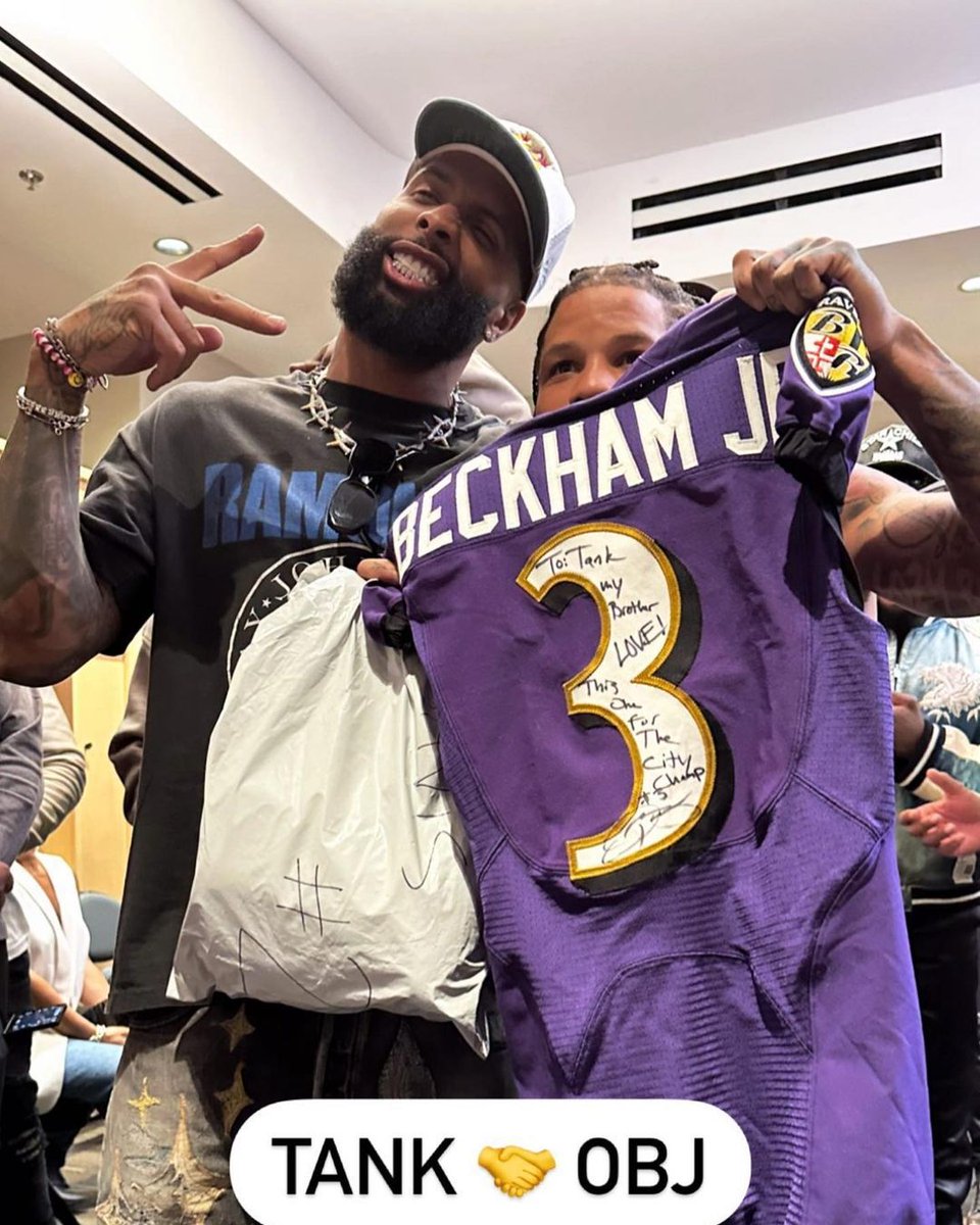 cnation_sports's tweet photo. Odell Beckham Jr gives Gervonta Davis a sign Ravens jersey after victory 

#DavisGarcia https://t.co/LmAL6JxeWs