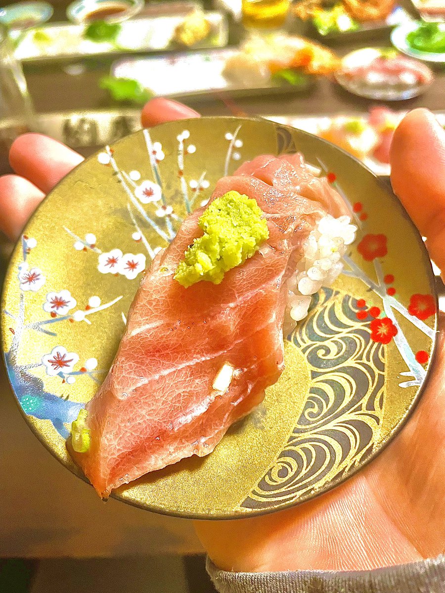 KOTAROUKING0718's tweet photo. 昨日は常連限定の居酒屋へ
コスパ最強！
これだけ食べても1人1500➕飲み物代🍻 足らなかったら追加で次から次へとサービスで料理が出てくる居酒屋🤣  大将が超太っ腹な居酒屋！！

 #居酒屋    #激安  #刺身  #寿司  #サービス    #グルメ  #宇都宮  #栃木  #最強  #コスパ最高  #限定  #無料 #マグロ https://t.co/DiF33XiPA7