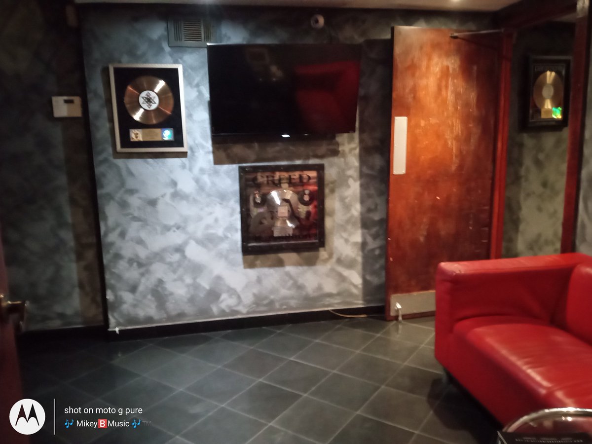 MikeyB_Music's tweet photo. We in this beautiful studio in Otown FLA workN on an artist that's gonna take the world by storm.🔥
🎶🔥🌴
#MikeyBmusic https://t.co/jKJFzychTj