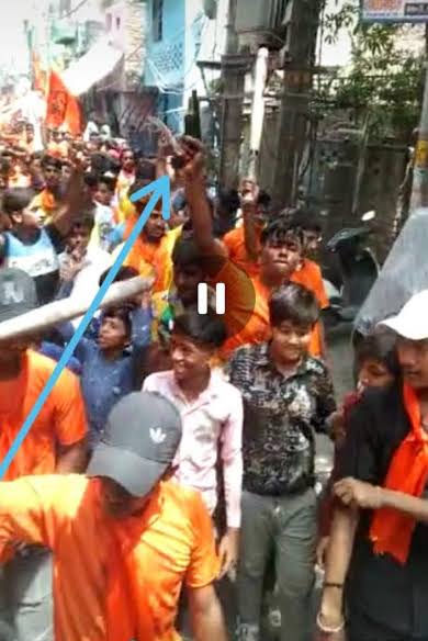 imMAK02's tweet photo. There was no violence on Eid because we Muslims don't take out processions on bulldozer, we don't carry guns and swords. 

#EidAlFitr #EidUlFitr https://t.co/OvVYXCJ2C2
