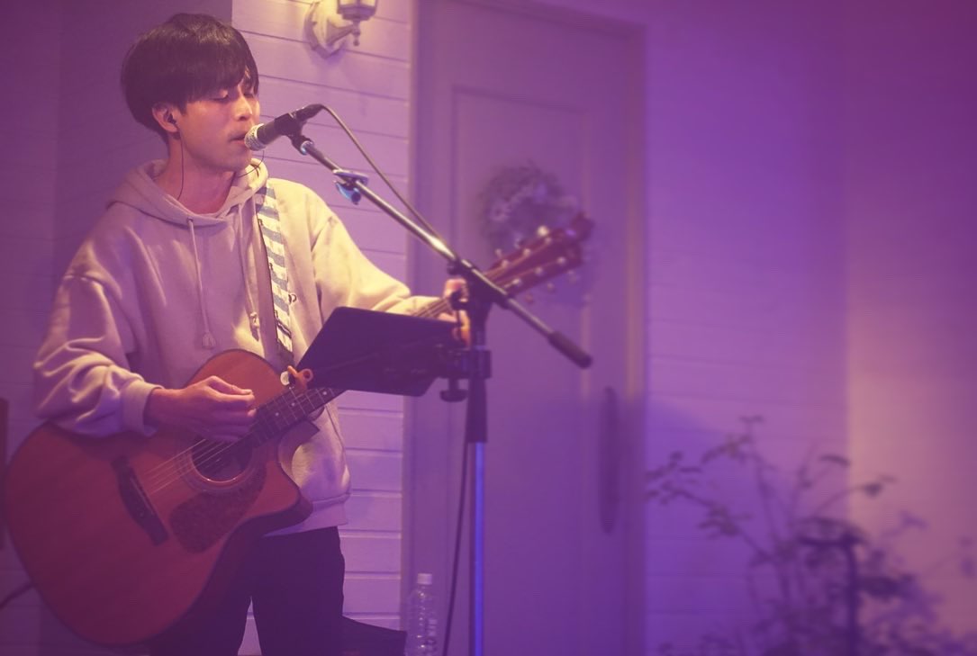 MOJO_MOJA's tweet photo. 【2023.4.22(sat)
『Acoustic Night』】
ダイジェスト②
ACT: 大石リトル啓太/miyatch(from八戸)/小久保隼 (※出演順) 
#mojomoja #モジョモジャ
#宮代 #埼玉 
#ライブハウス #アウトドアスタイル 
#弾き語り
#Live_digest #ライブ写真
#音楽のある生活 
#miyatch https://t.co/Z4HY9bVgbo