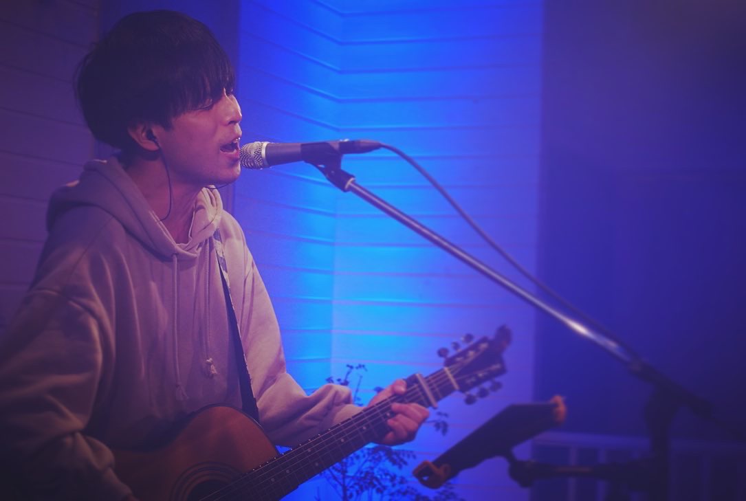 MOJO_MOJA's tweet photo. 【2023.4.22(sat)
『Acoustic Night』】
ダイジェスト②
ACT: 大石リトル啓太/miyatch(from八戸)/小久保隼 (※出演順) 
#mojomoja #モジョモジャ
#宮代 #埼玉 
#ライブハウス #アウトドアスタイル 
#弾き語り
#Live_digest #ライブ写真
#音楽のある生活 
#miyatch https://t.co/Z4HY9bVgbo
