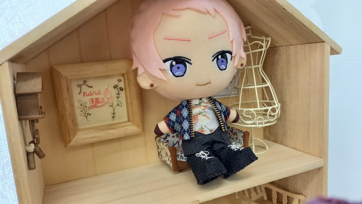 iYvosfayQ0jAryu's tweet photo. nuinui洋服店)@nuinui_youfuku )
でぬい服買った！！！
作家様によるけど、上の服だけなら10センチ用のぬい服でも意外に着れる✌️
ボディースーツは無理やけど😂
下のズボンは11か12用！ https://t.co/NnPZknR0BR