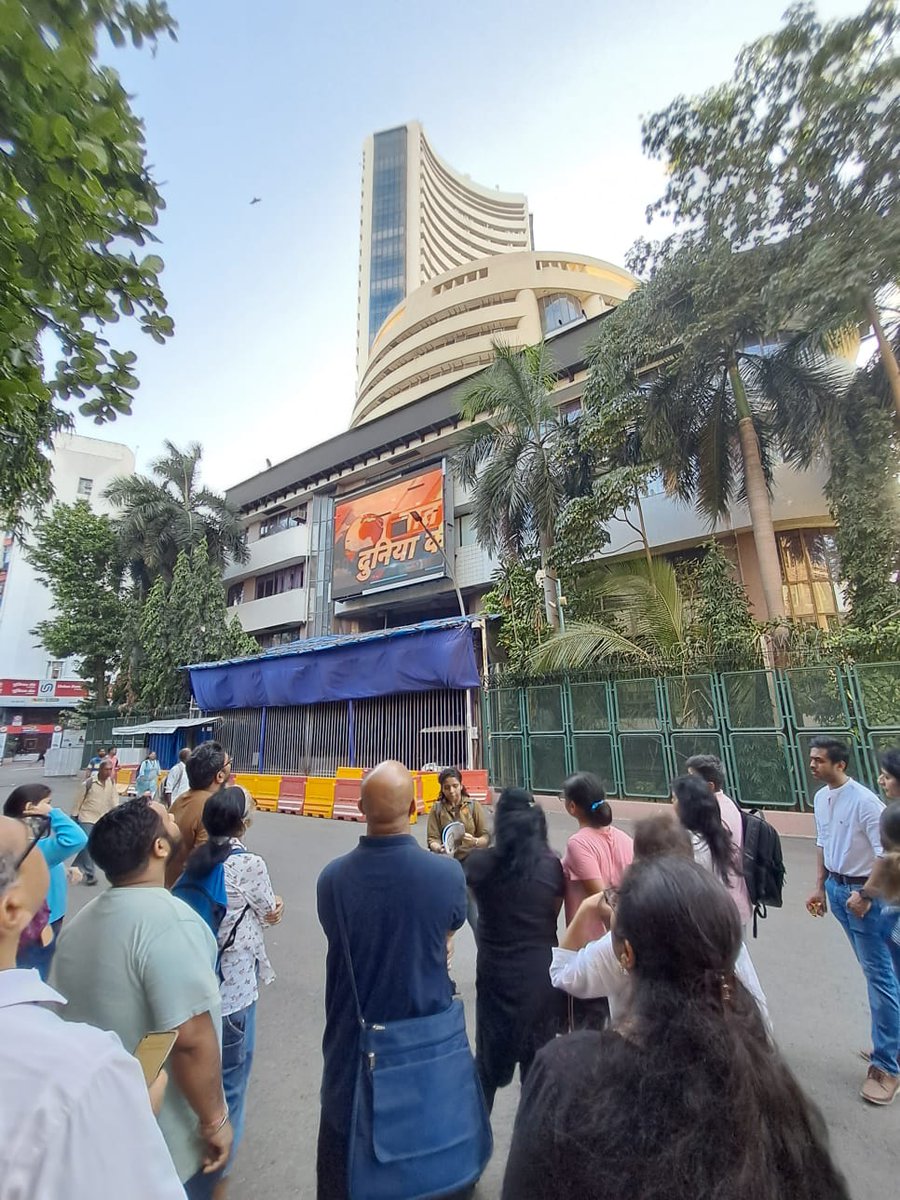 Khaki_Tours's tweet photo. Those who thrived on our #LockStockBarrel heritage walk on 22nd Apr. Join us for more heritage tours this week:

#BitByNesbit - Sat, 29th Apr, 5 PM 
#LamingtonLore - Sun, 30th Apr, 9 AM  
#बीज_मुंबईचे - Sun, 30th Apr, 5 PM

Book now at: https://t.co/iK2lqaP4aZ

#DiscoverMumbai #MumbaiStories #Mumbai #Bombay #MumbaiHistory #MumbaiHeritage #Maharashtra #Fort #Mazgaon #LamingtonRoad