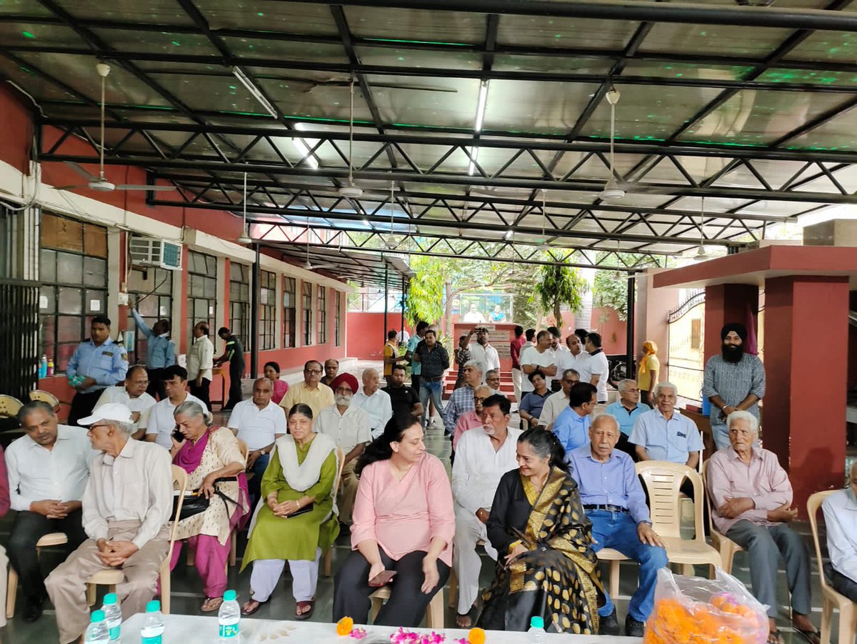 aapdimpleahuja's tweet photo. Today met with RWA & local residents of Block C3 , Janakpuri along with my Team . Discussed all the issues and assured them will get resolved soon .
Location :- C3 Block , Janakpuri
Date - 22nd April 2023
#ward104 #blockc3 #janakpuri @ipathak25 https://t.co/TAhjiQI1YS