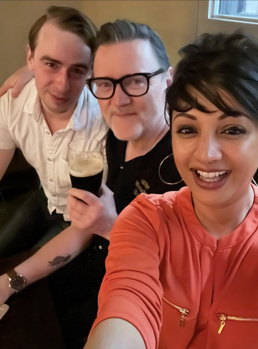 NitaMistry01's tweet photo. From last night… old and new friends ❤️ #fabevening #directors #writers #filmmakers 🍸🍾🍸🇬🇧 https://t.co/WnC89ml4zd