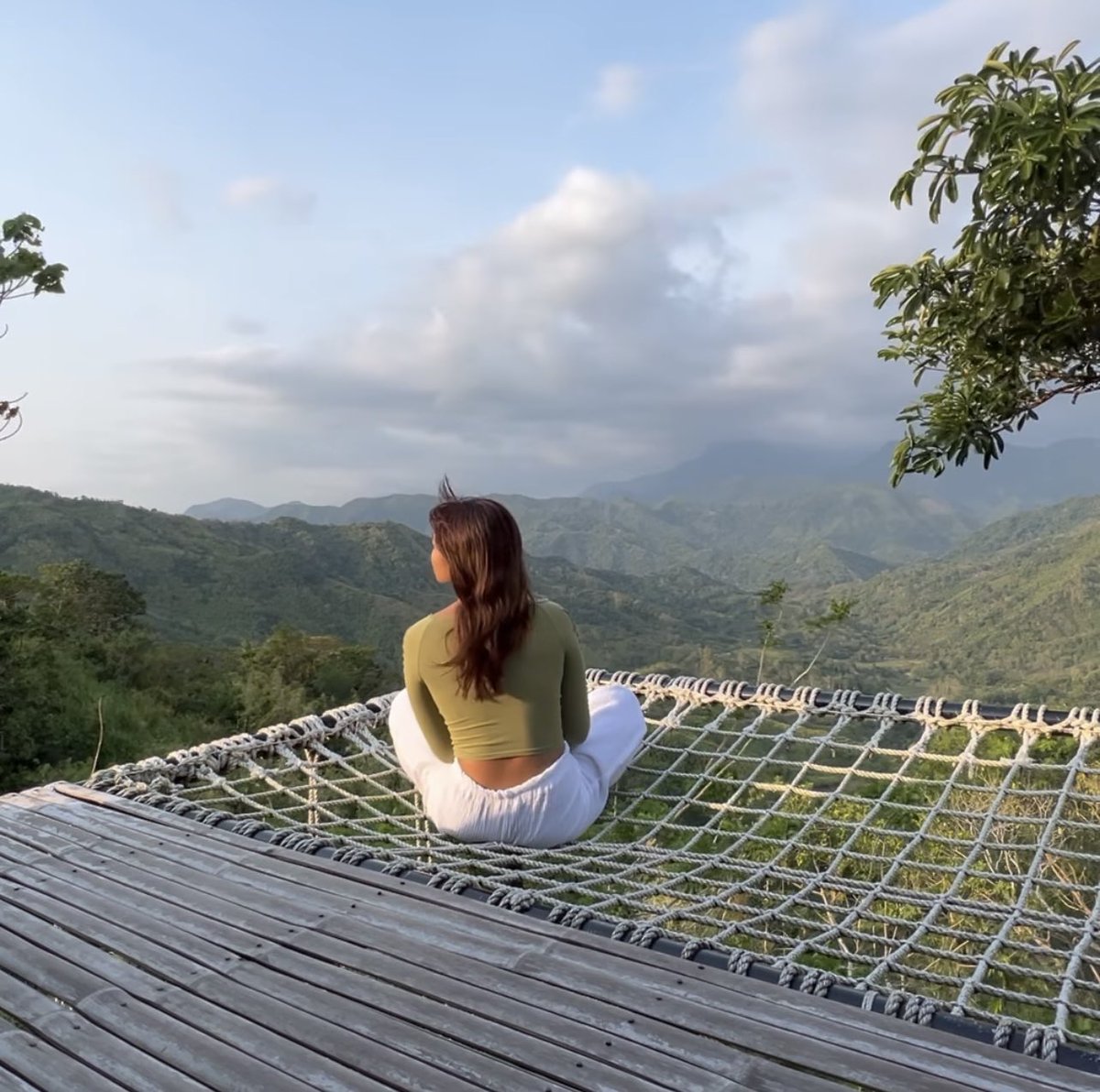 dailyguardianph's tweet photo. LOOK: Nadine Lustre celebrates Earth Day with photographs of her enjoying mother nature’s gift.
On Instagram, the actress called on her fans to be mindful and take responsibility for their choices, as they have an impact on our planet.
📷 Nadine Lustre/Instagram https://t.co/i3NmYxzPUt