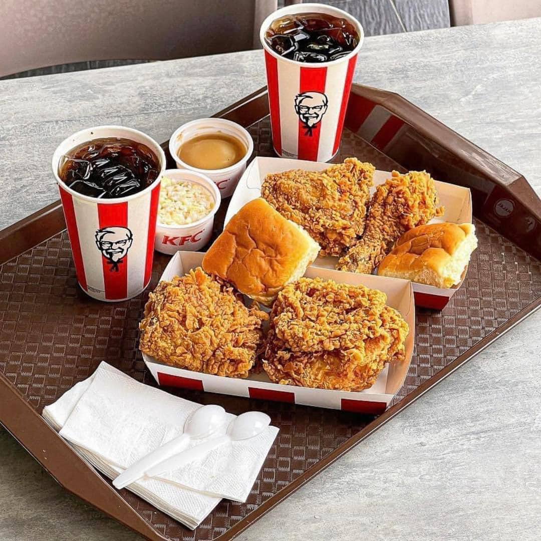 Keluarga kami sedang mencari sepasang suami isteri berbangsa Cina yang mempunyai hati perut dan nilai altruistik yang tinggi. 

Kisahnya bermula sekitar jam 11 pagi tadi di KFC Beserah, Kuantan.

Adik saya, dari Gong Badak, Terengganu memandu untuk ke Bandar Baru Bangi mahu