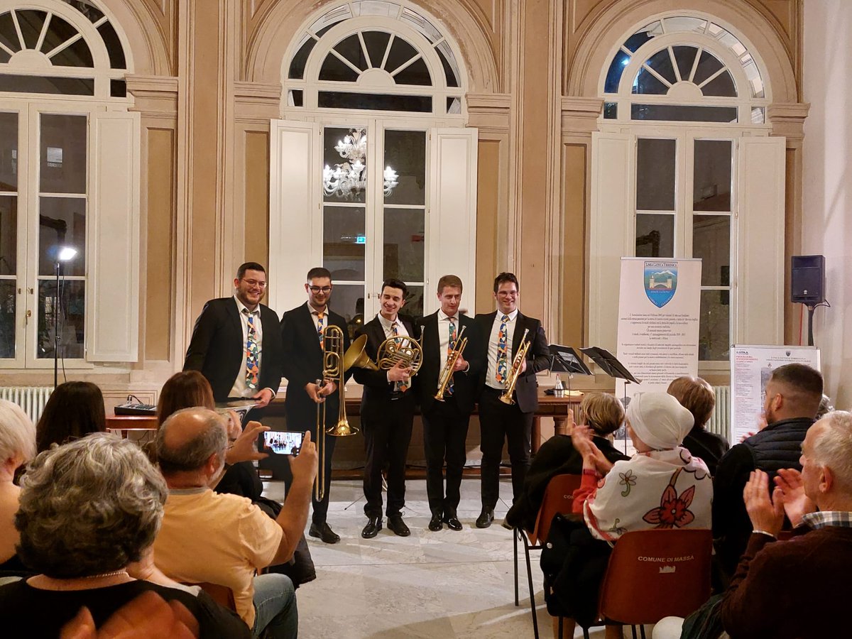 AssMusLaCroma's tweet photo. "Stanze in Musica"
Teatro Guglielmi - Massa

* 21 aprile
"Diffusion Brass Quintet
#soldout

* 28 aprile 2023
"Ensemble fisarmoniche"

+39 338 5433970
#concerto #ensemble #DiffusionBrassQuintet
#teatroguglielmi #massa
#conservatorio #puccini #laspezia #pertini #genova #lacroma https://t.co/l5RxC2m3eT