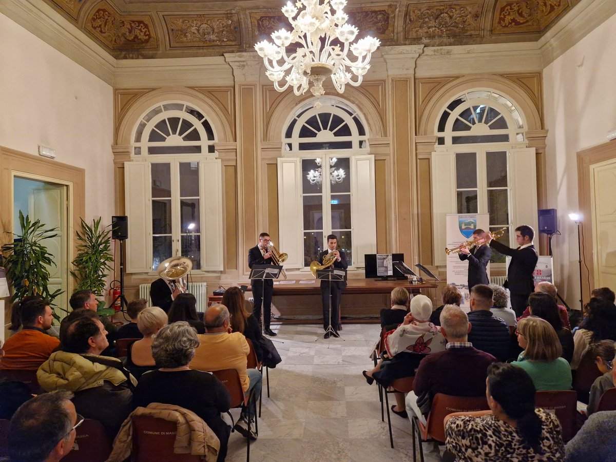 AssMusLaCroma's tweet photo. "Stanze in Musica"
Teatro Guglielmi - Massa

* 21 aprile
"Diffusion Brass Quintet
#soldout

* 28 aprile 2023
"Ensemble fisarmoniche"

+39 338 5433970
#concerto #ensemble #DiffusionBrassQuintet
#teatroguglielmi #massa
#conservatorio #puccini #laspezia #pertini #genova #lacroma https://t.co/l5RxC2m3eT