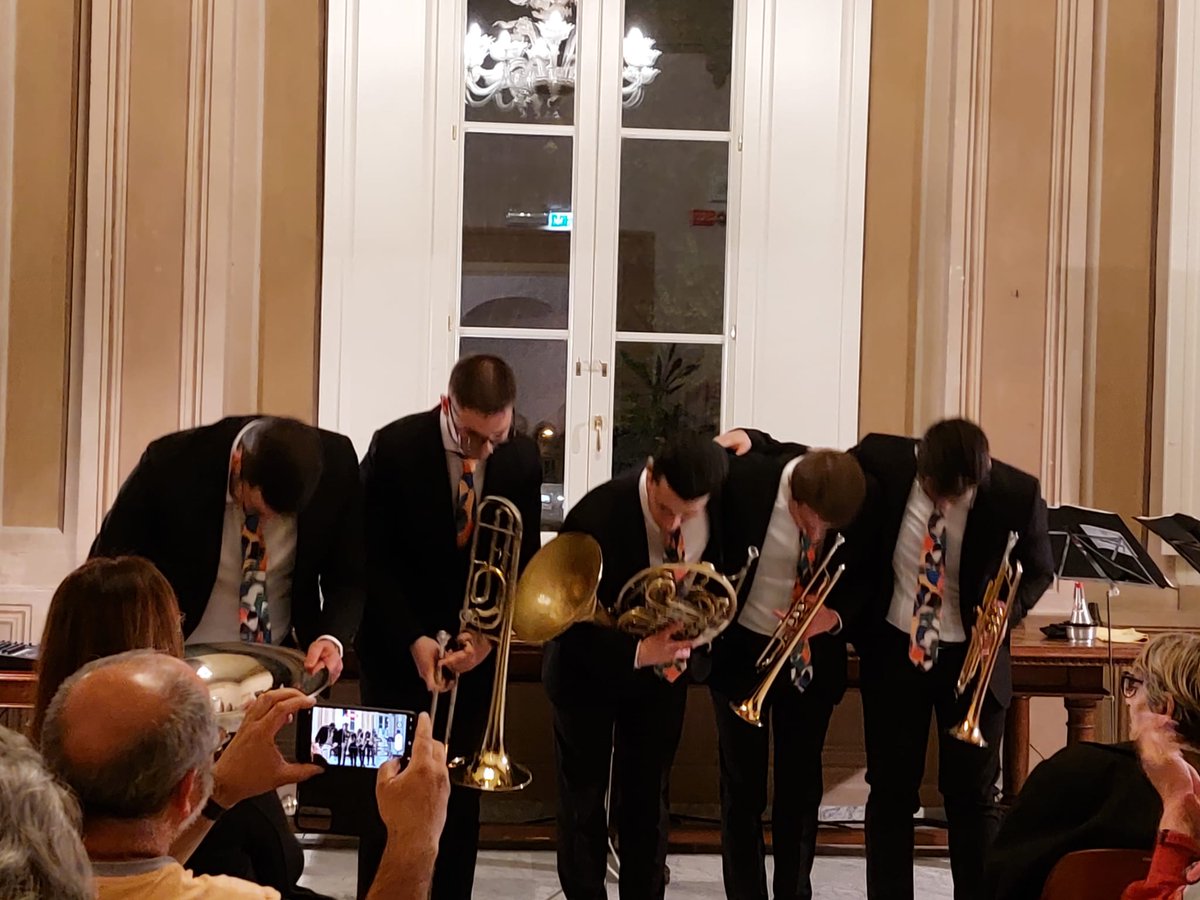 AssMusLaCroma's tweet photo. "Stanze in Musica"
Teatro Guglielmi - Massa

* 21 aprile
"Diffusion Brass Quintet
#soldout

* 28 aprile 2023
"Ensemble fisarmoniche"

+39 338 5433970
#concerto #ensemble #DiffusionBrassQuintet
#teatroguglielmi #massa
#conservatorio #puccini #laspezia #pertini #genova #lacroma https://t.co/l5RxC2m3eT