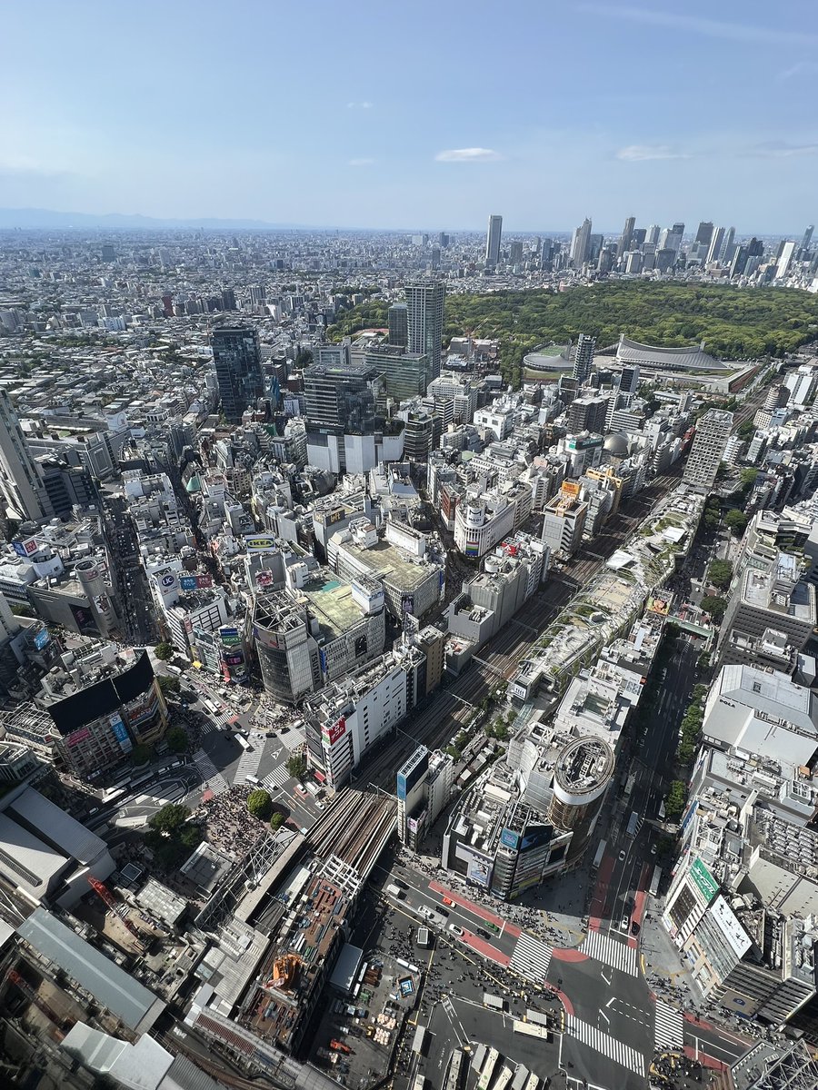 nine9_nine99's tweet photo. 行って来ました～  #スクランブル交差点
渋谷上空229mの展望装置
 #46階の展望 

 #渋谷スカイ  #229m  #展望デッキ  #雲 https://t.co/F8Vz9eWtUU