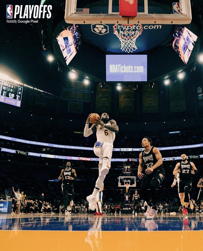 LakersLatam's tweet photo. Qué cinematográfica esta secuencia 🚬 https://t.co/rwxJRTk2t7