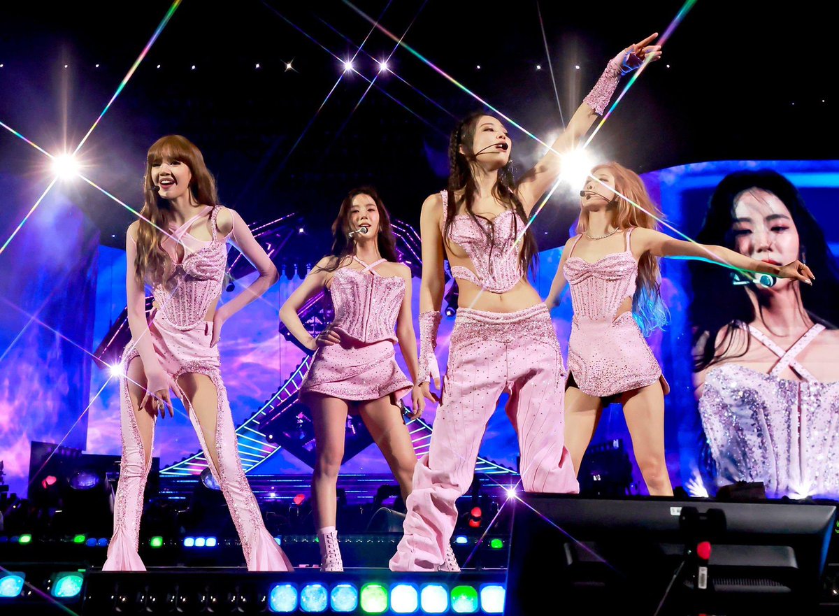 blckpinkpic's tweet photo. blackpink everybody! https://t.co/VhrTx4o3ir