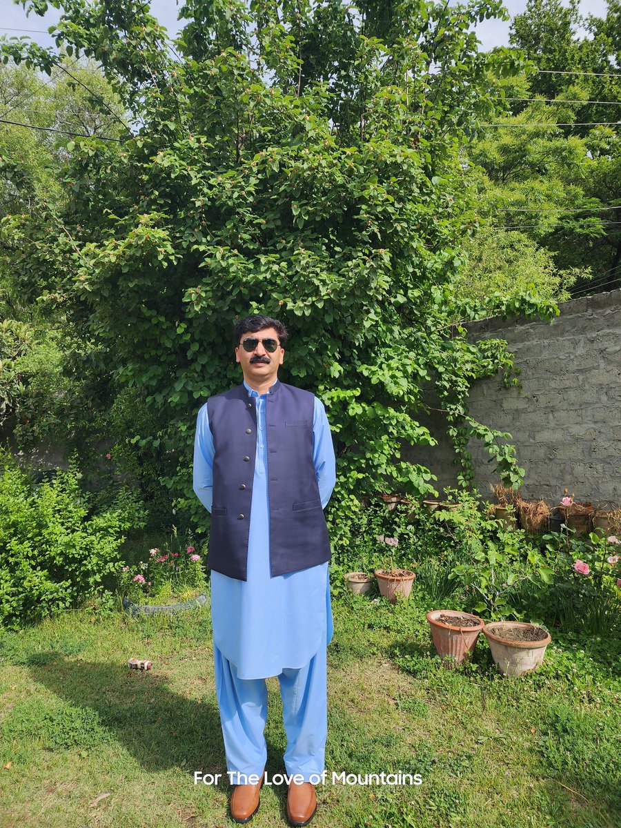 basitkhan1011's tweet photo. Mendatory Eid Pic
#Fortheloveofmountains #ABClicks #Gilgit #EidUlFitr https://t.co/oadth0xitp
