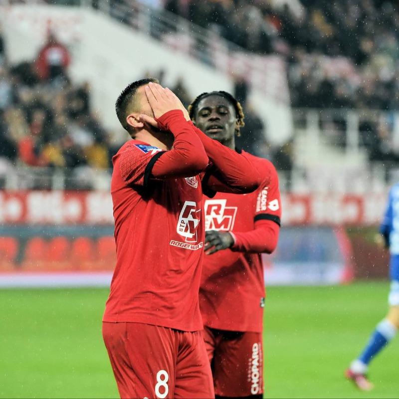 LeDijonShow's tweet photo. 📰 DÉBRIEF | #DFCOSCB : Vents contraires
Malgré un niveau tout à fait correct affiché sur les deux périodes du match (ce qui est assez rare pour le souligner), le DFCO n'a pas su concrétiser ses occasions et laisse ainsi ses concurrents creuser l'écart pour le maintien...