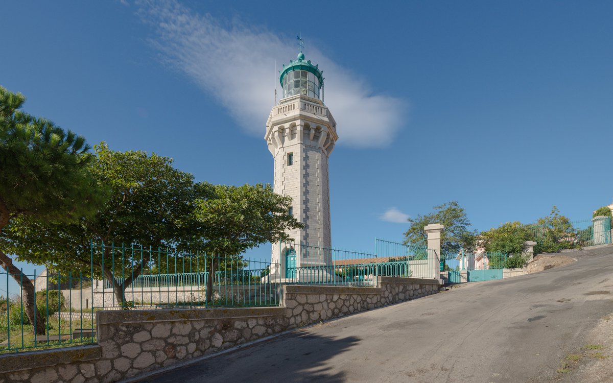 Gardien2Phare's tweet photo. #CeJourLà 

Il y a 120 ans aujourd’hui, le 23 avril 1903, s’allumait le beau #phare du Mont Saint-Clair à Sète! 🎂

Occasion d’un thread qui va nous emmener de @Paris  aux rives de la Méditerranée en suivant le périple de sa superbe lentille de Fresnel! 

⤵️⤵️⤵️ https://t.co/PyI1B65g0b
