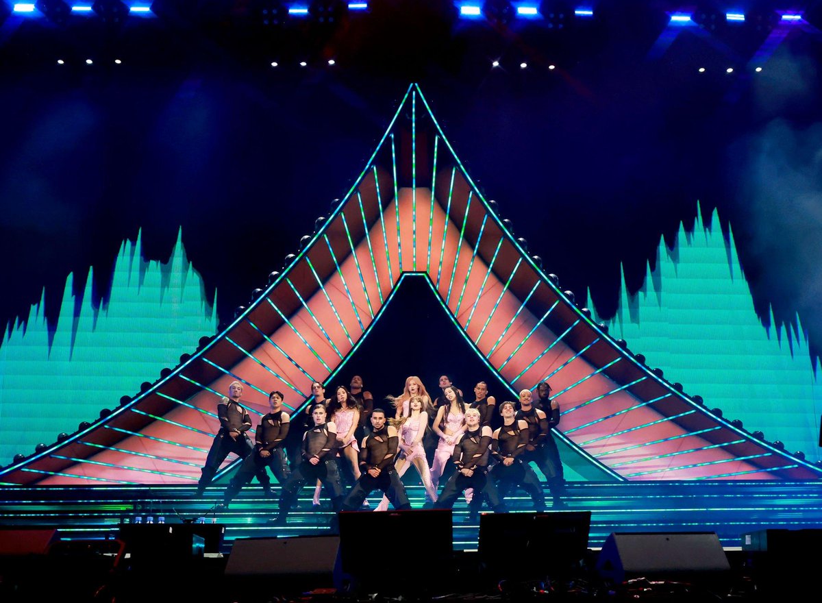 BPGlobalNews's tweet photo. [HD] @BLACKPINK at Coachella week 2. (4)

Via. Getty Images (no watermark)
#BLACKPINKxCoachella #PINKCHELLA https://t.co/gprYl3RnNJ