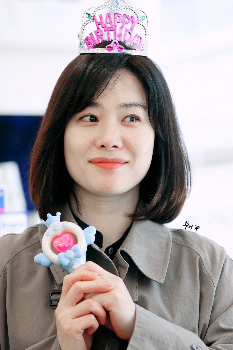 Boo_nie_'s tweet photo. 230422) 생일카페 김현주 
 생카(동화)속의 공주 진짜 등장🧚‍♀️
#김현주 #Kimhyunjoo
 #찬란한_봄의_그대_김현주
( 재업로드 ok , 로고지우기🙅‍♀️, 2차가공 🚫) https://t.co/k2tBMSfWdU