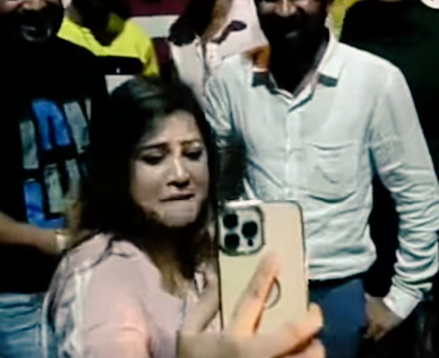 abhi_ar1's tweet photo. ૧/૨
કોઈ ઓળખે છે આમને ??
કીર્તિ પટેલની ટોળકીનું ગૌરક્ષાના નામે કારસ્તાન- કામરેજના માથાભારે શૈલેષ મેર અને દિનેશ દેસાઈના પોલીસે મોર બોલાવ્યા
#Kirti_Patel #ShaileshMer #DineshDesai #surat #kamrej #gujarat #viral #video #news #WATCH #trishulnews https://t.co/SNuCCjEYCp