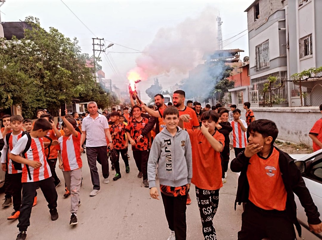 SelahattinBayn4's tweet photo. "Çocuklar geleceğimizin güvencesi, yaşama sevincimizdir. Bugünün çocuğunu, yarının büyüğü olarak yetiştirmek hepimizin insanlık görevidir."

#23Nisan Ulusal Egemenlik ve Çocuk Bayramımız kutlu olsun! 🧡
#23NisanÇocukBayramı https://t.co/VQuyrKUtoW