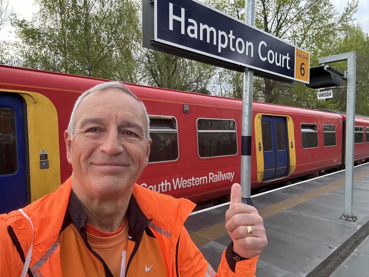 markblythe8's tweet image. Thanx for everyone’s support, Your generosity has helped 2 raise £1500 for @ParkinsonsUK awesome. If ur watching @LondonMarathon I’ll be just behind the leaders in orange! Cap, top, socks, trainers all 🍊 I start 10.30