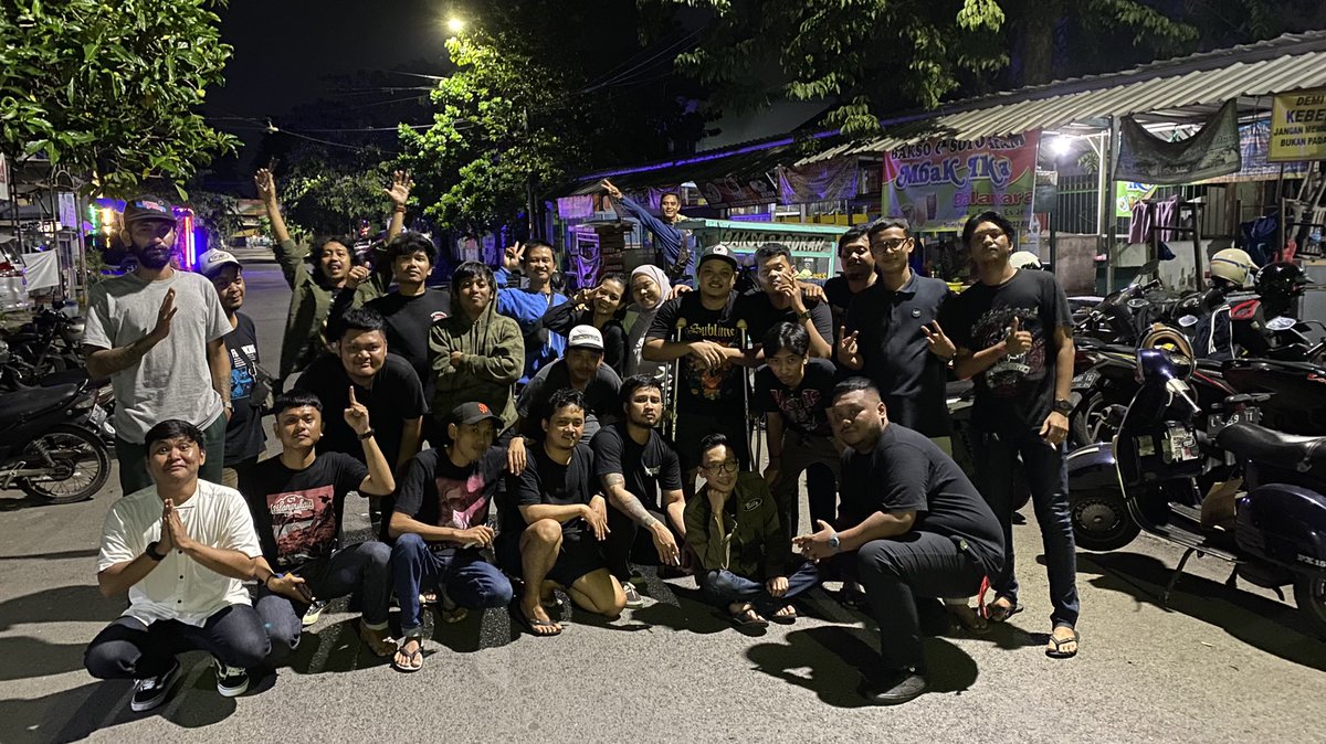 mekgefer's tweet photo. Sing ngombeh yo ngombeh, sing gak, yo gak di pekso. Balantara anti “ayo tah wahh, jarang2 ae lohh” 🫶🫶🫶 https://t.co/P9tuuHtq8j