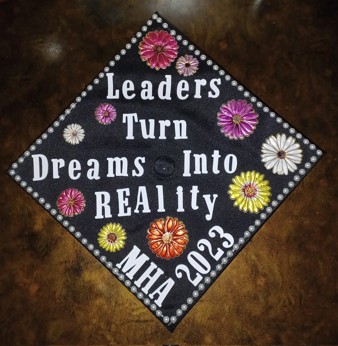bmaibes's tweet photo. Graduation cap decorated 🎓 https://t.co/NGRHxfwGBw