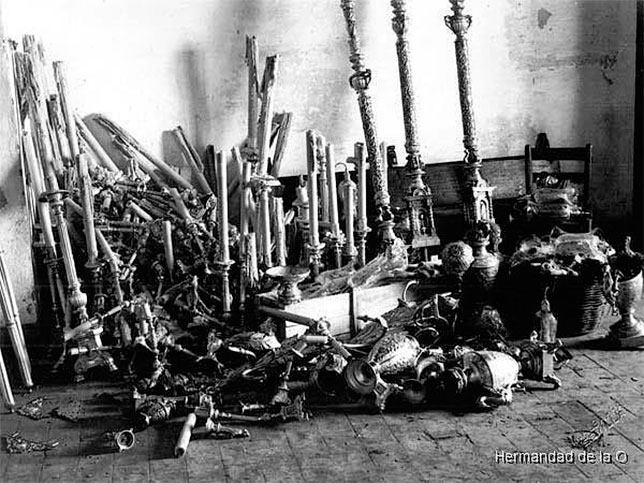 estaahifuera's tweet photo. Tal día como hoy en 1943 fue Viernes Santo. 

Un tranvía arrolló al paso de palio de la Virgen de la O en la calle San Jorge. Milagrosamente no hubo que lamentar ni heridos.

#EstampasdeAyer 
#TDSCofrade https://t.co/C5kdH3LVcc