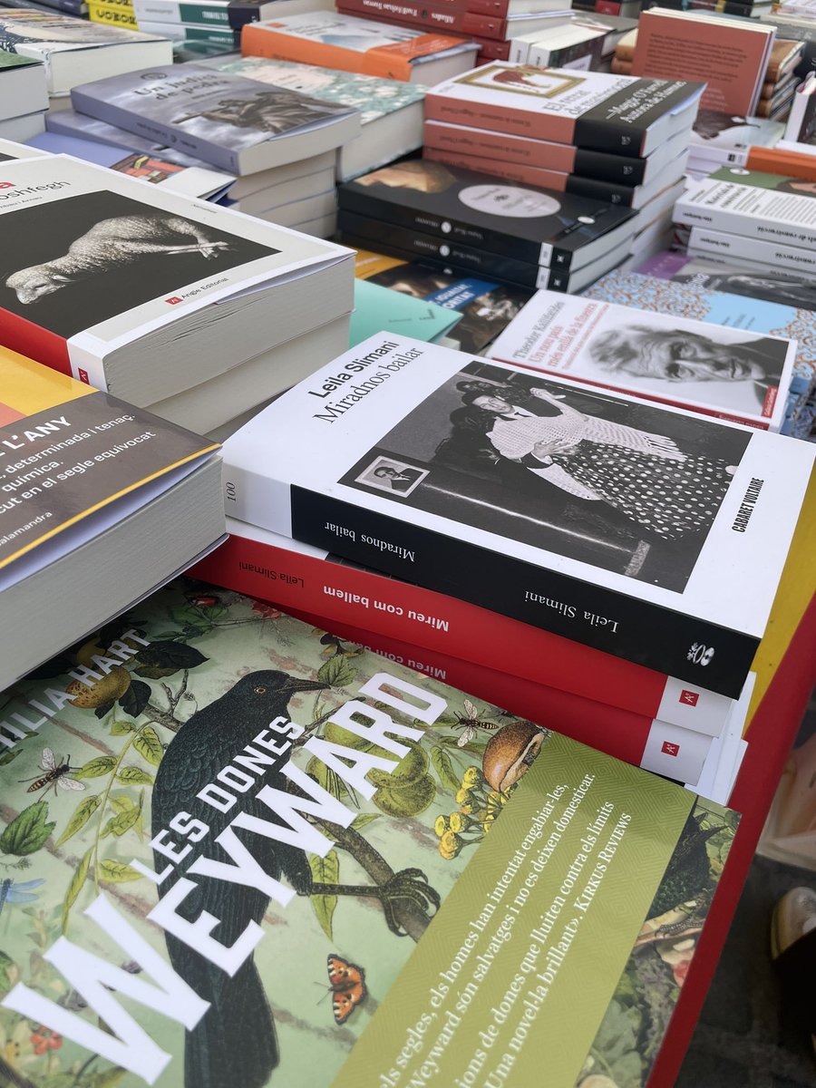 olgarodgon's tweet photo. “Un lector vive mil vidas antes de morir. La persona que nunca lee vive solamente una…”  Por eso creo que regalar un libro es regalar vida ! 
#SantJordi2023  🌹#DiadelLibro2023 📚 https://t.co/Iw3QWaX0JU