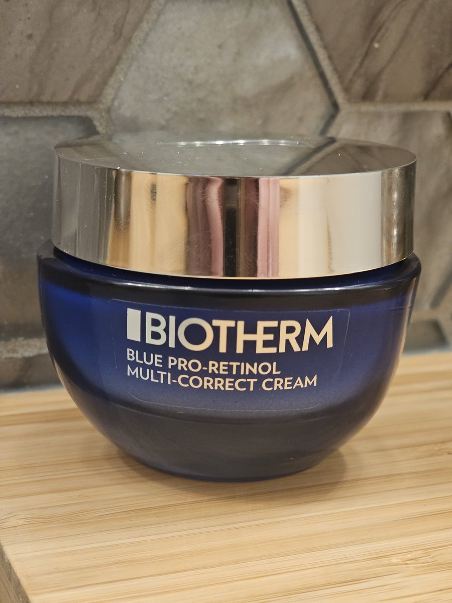 amandaroot's tweet photo. Obsessed
#complimentary #BiothermBlueInfluenster @Influenster @BiothermCanada https://t.co/yom7NPyivS