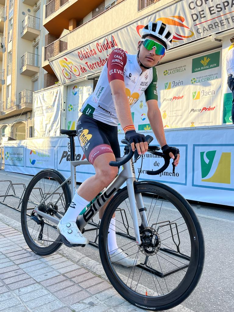 📝Pasamos revista para la #ClasicaTorredonjimeno de la #CopaEspañaEliteSub23
🔥Hoy saldremos con la motivación extra de hacer un gran papel y dedicárselo a @PauTorrent8
📍165km con los pasos por los altos de Locubín y Valdepeñas🏔
☘️Mucha suerte a todos
#ZamoraEnamora 💛